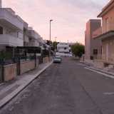�Il �paese� viene per� quasi abbandonato durante l�inverno  - sottolinea il 63enne Nicola -. Qui rimangono solo una cinquantina di irriducibili che devono convivere con la totale assenza di servizi: dalla posta, alla farmacia, al supermercato�